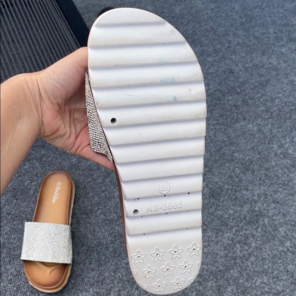 NEW! Rhinestone slip on sandals. Size 9 - Picture 4 of 6